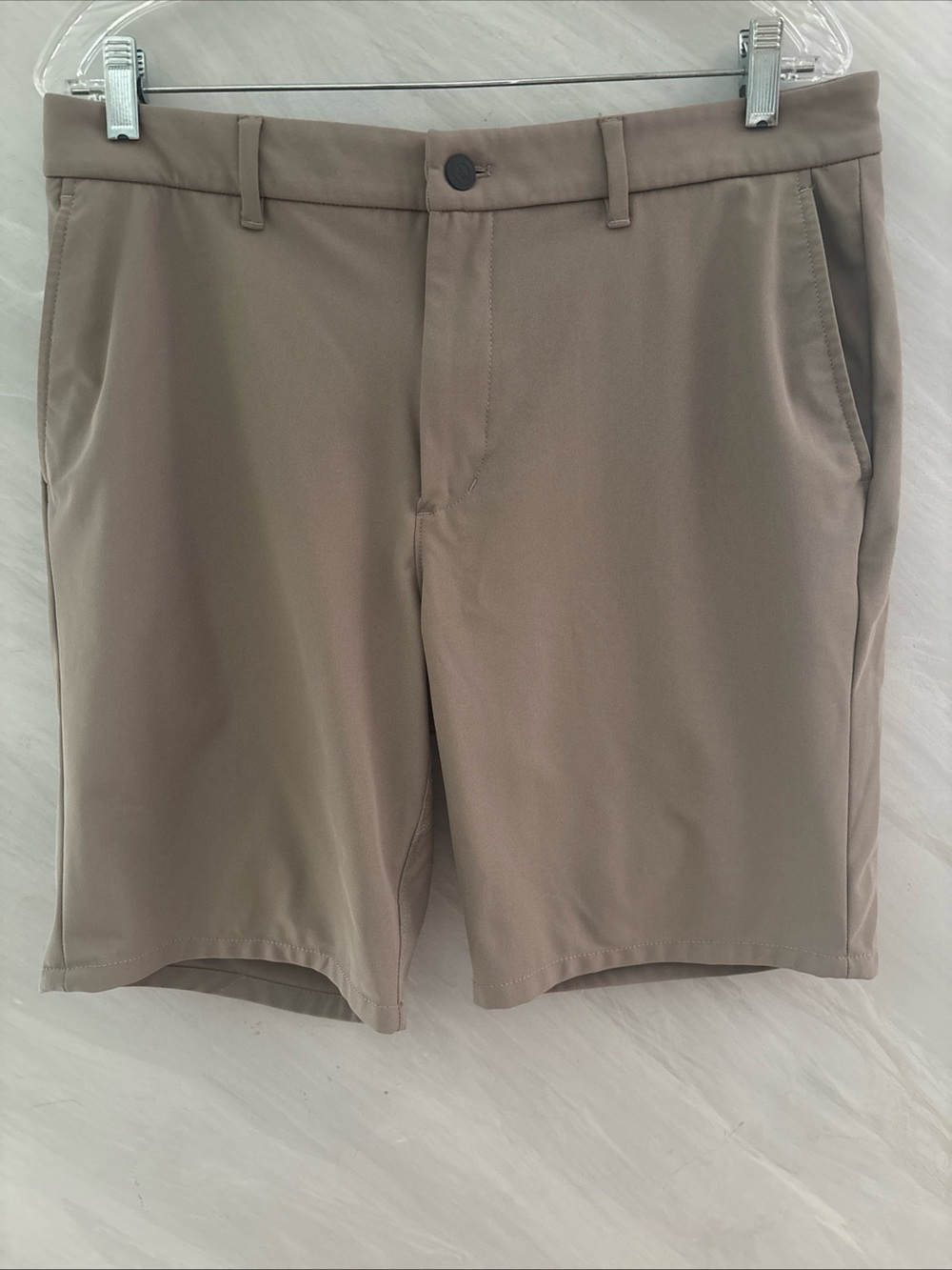 Johnnie-O Prep-Formance Men’s 34 Light Khaki  9” Inseam Shorts Golf Performance